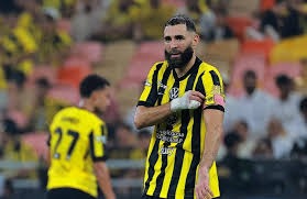 快攻判断教科书！詹姆斯跑位预判 反击效率拉满